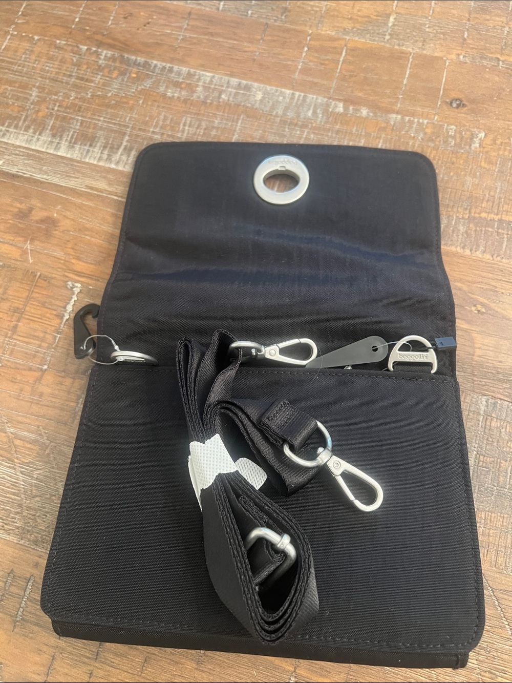 Baggallini Black Crossbody Wallet with Silver Turn-Lock - Picture 4 of 7